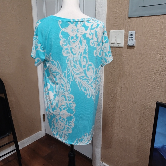 NWOT-Beautiful Top - Picture 2 of 4